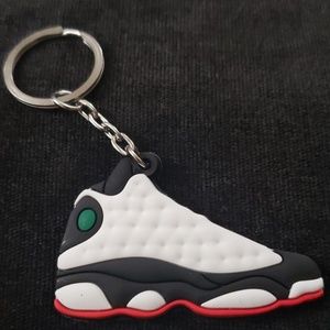 🔥Jordan 13's (wht/blk) Keychain🔥